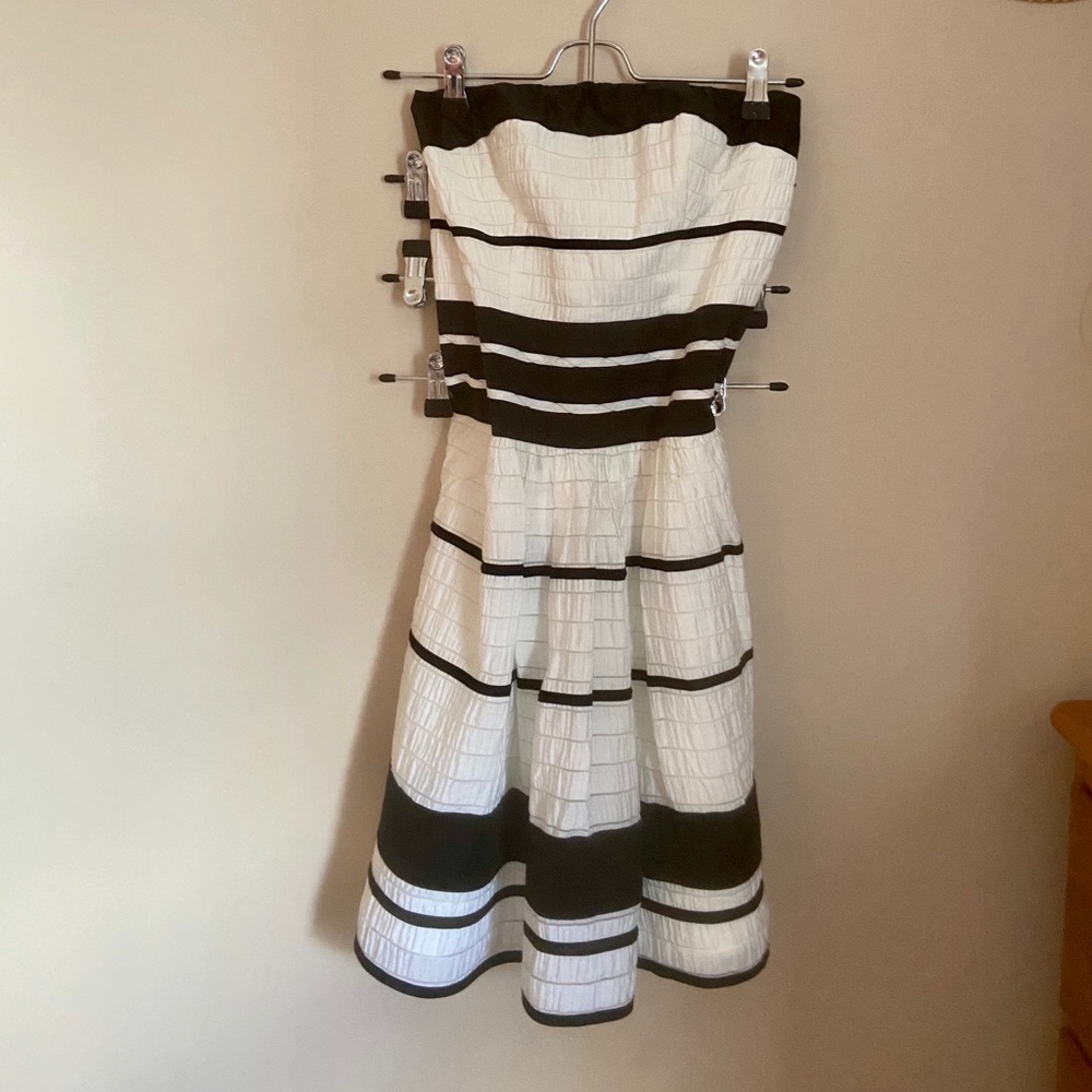 Gorgeous strapless black and white dress